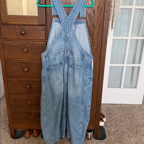 We The Free barrel Light Blue Denim Overalls - Picture 3 of 3